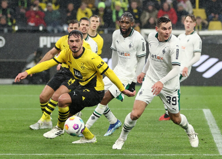Bundesliga - Borussia Dortmund v Borussia Moenchengladbach
