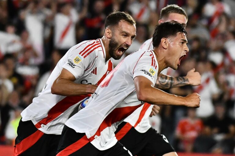 Universitario vs River Plate