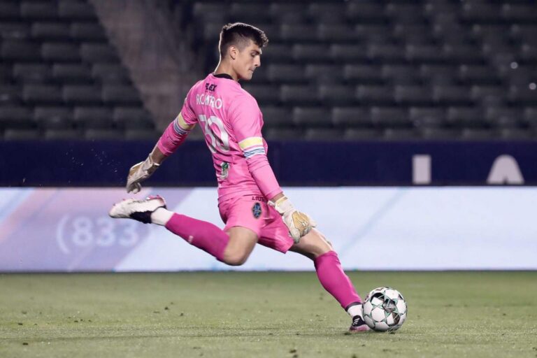 Las Vegas Lights FC vs Phoenix Rising FC: USL Championship Pediction