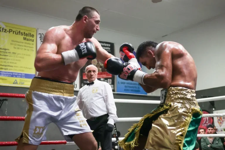 Professional Heavyweight Boxing Bout Prediction - Viktor Vykhryst vs Solomon Dacres