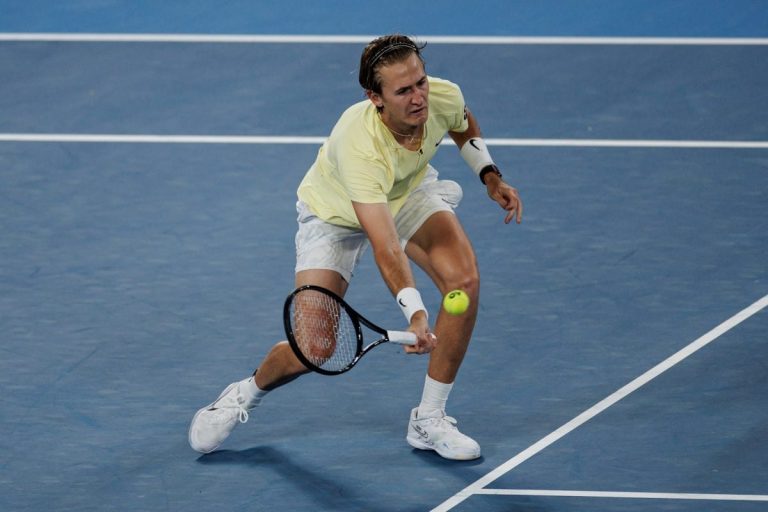 Benjamin Bonzi vs Marcos Giron - ATP match Prediction